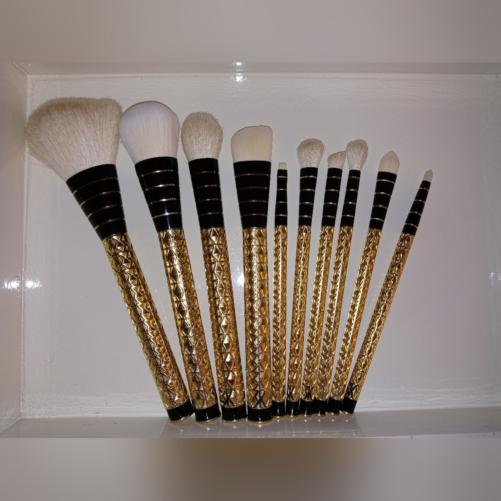 Sonia Kashuk 10 piece Gold Face~Nating brush set